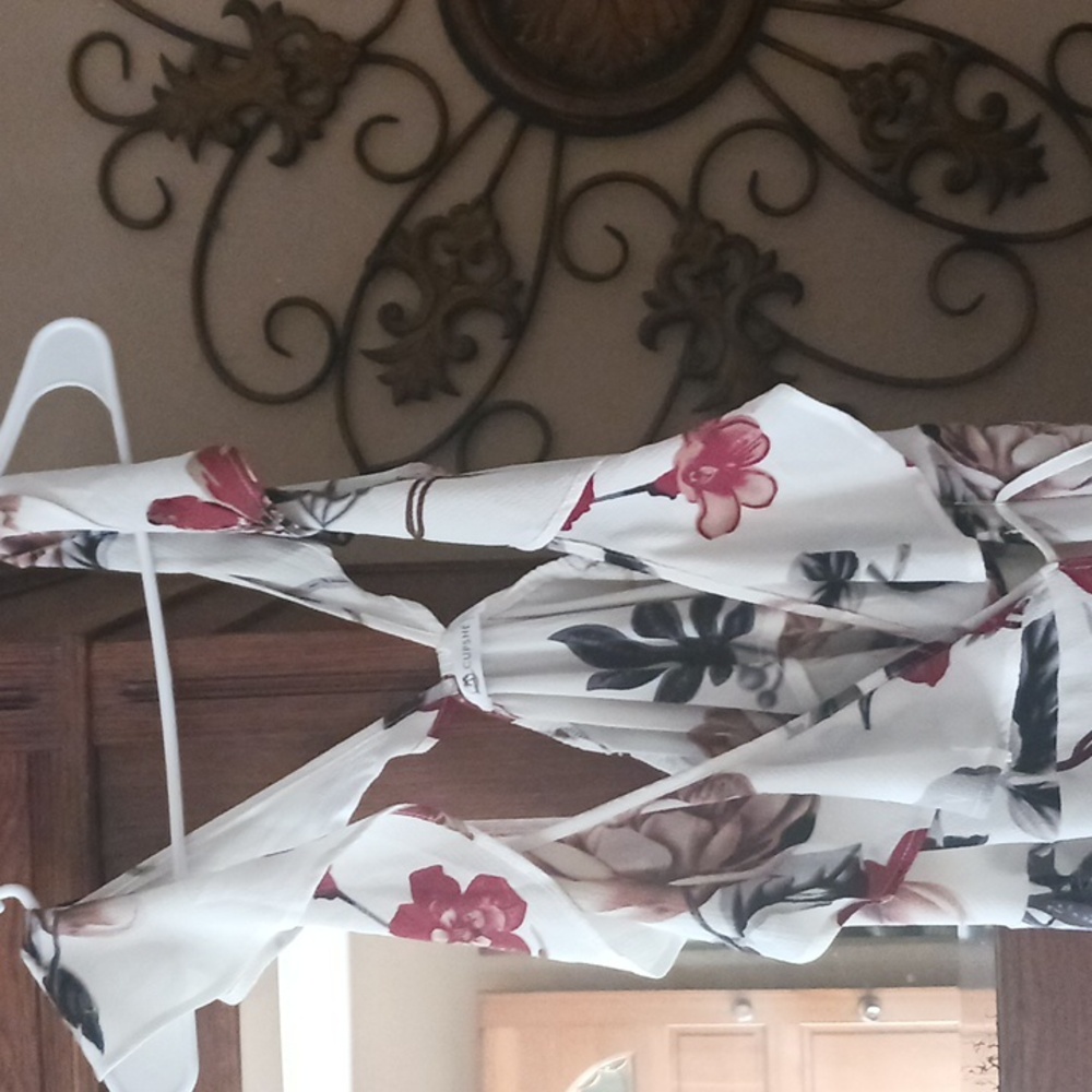 Cupshe wrap dress - Picture 3 of 3